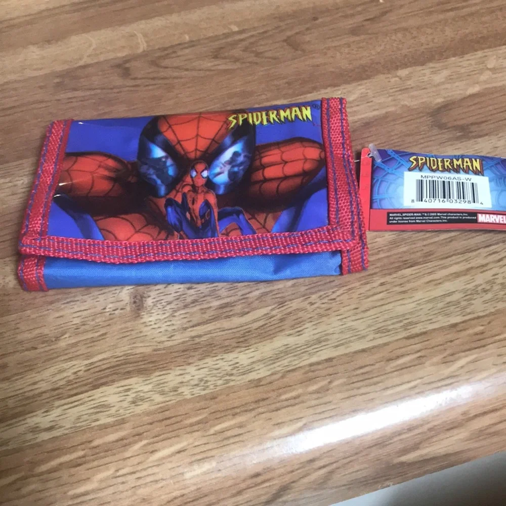 Marvel Spider-Man Tri-fold wallet.  Velcro closure - Picture 2 of 7